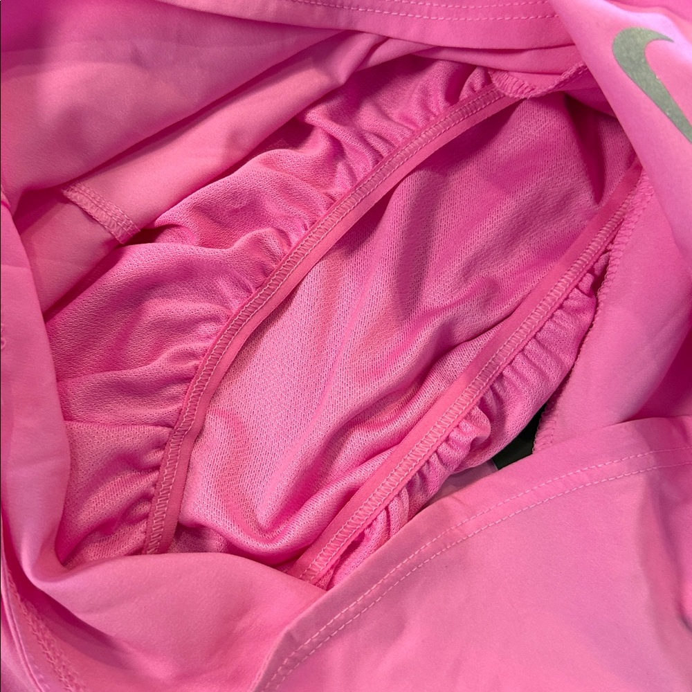 Nike Women's Vibrant Pink Athletic lined with pockets NWOT - Picture 6 of 6